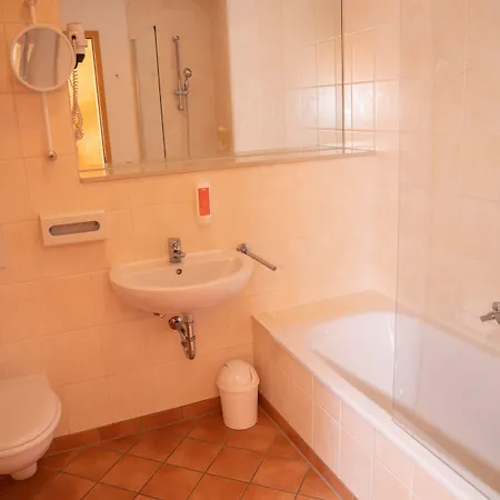 Loewenstein Отель Герольштайн